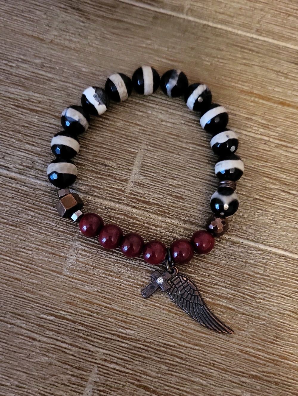 Black Banded Agate (Onyx) Carnelian & Copper Stretch Bead Bracelet